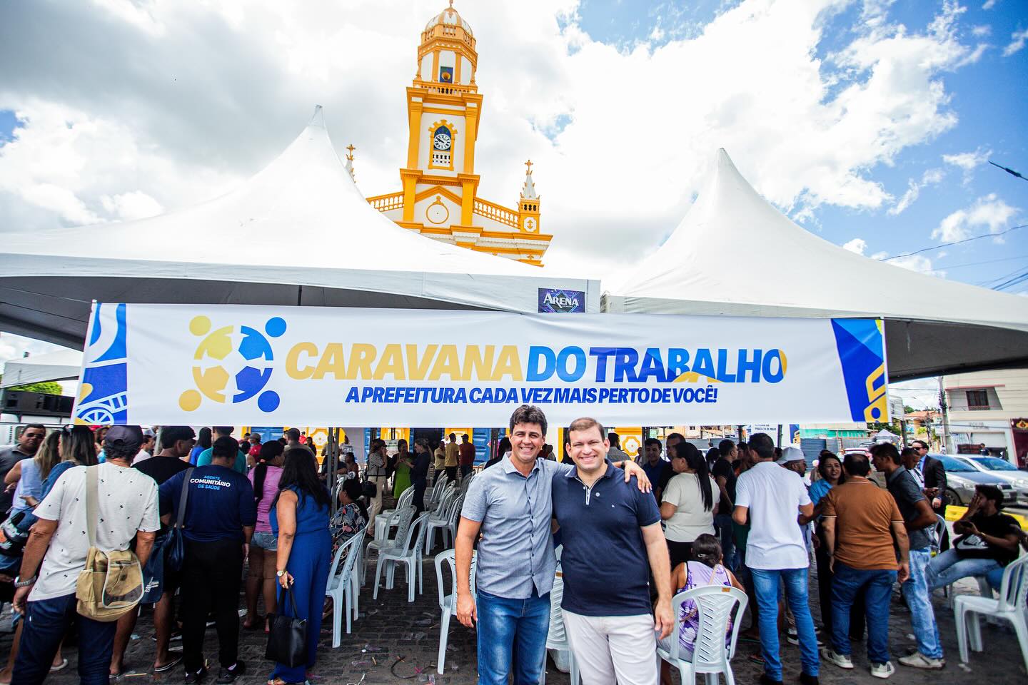 CARAVANA DO TRABALHO! Primeira edição da nossa Ciranda de Serviços gratuitos, ofertados a população no Largo da Igreja Matriz. Sucesso absoluto! Diversas secretarias garantindo atendimentos, orientações e apoio em várias áreas, oferecendo mais cuidado, compromisso e cidadania, do jeitinho que nossa população merece! Seguimos firmes, trabalhando com dedicação para transformar vidas. Pra cimaaaa, time! .#CIDADEDOTRABALHO
