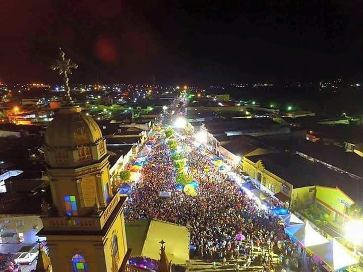 Maar de gente no nosso corredor da folia! ️#TBT da terça-feira de carnaval de 2019, para lembrar a você, que neste sábado, abriremos oficialmente o #CARNAVALDERUA2020 da nossa cidade, com o desfile do tradicional Bloco Zé Pereira. Vem curtir com a gente, o MELHOR e MAIOR carnaval de rua do Vale do Paraíba! #tbrpmi#PMI #TRABALHODEVERDADE