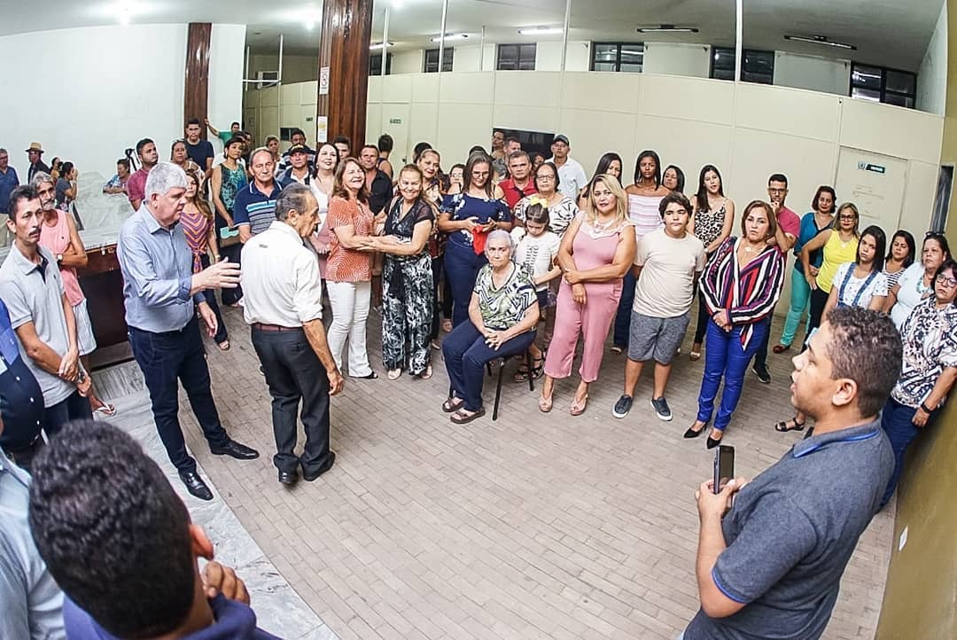 O prédio da Prefeitura Municipal ganhou uma placa com o hino da Rainha do Vale. O autor, Reginaldo Alves de Araújo, esteve presente e foi homenageado. Momentos que valem a pena serem divulgados, pois é a história de Itabaiana sendo mostrada à população. #ITABAIANA128ANOS #PMI #TRABALHODEVERDADE
