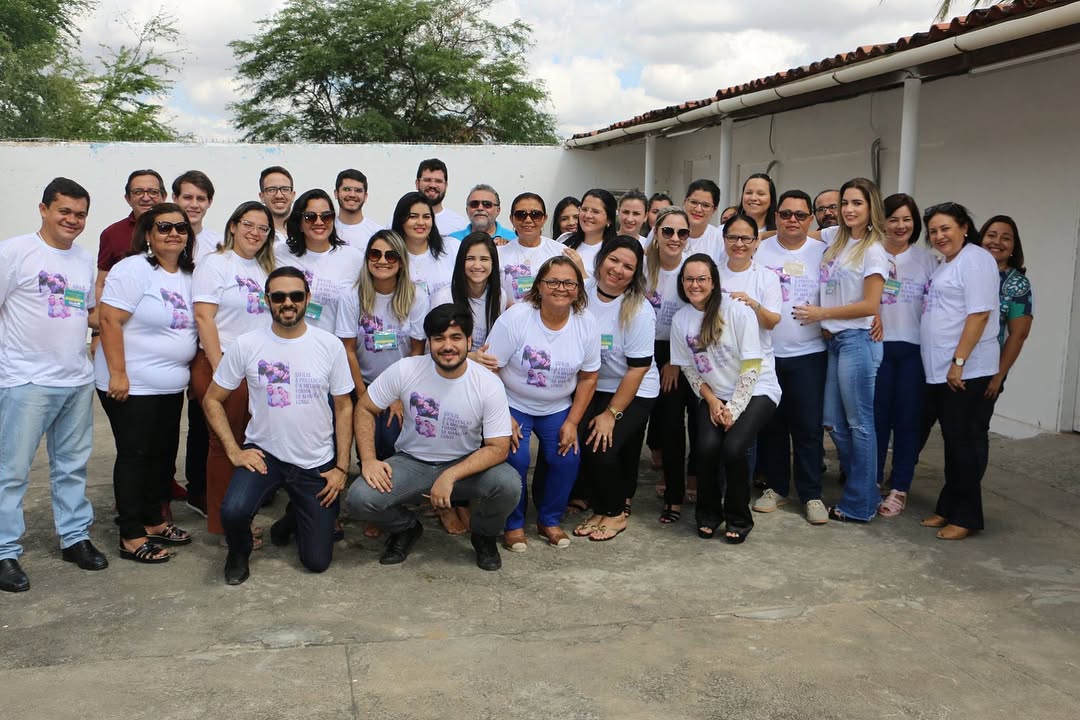 Escolhido entre os 29 municípios prioritários da PB, durante dois dias, profissionais da Secretaria Municipal de Saúde, participaram de atividades que marcaram o encerramento do mês alusivo ao combate da SÍFILIS: Oficina de Atualização do Protocolo das IST, voltado para os profissionais da atenção básica; e o "DIA D" DO COMBATE A SÍFILIS, que contou com a participação dos Agentes Comunitários de Saúde, visando alertar a população sobre a importância da prevenção e realização do teste rápido. Uma ação do Governo Do Estado, em parceria com a Prefeitura Municipal de Itabaiana. 🖥 http://itabaiana.pb.gov.br Confira alguns registros dessa sequência de atividades 🏾 #OTrabalhoNãoPara#DesejoDeRenascer#RazãoDeProsperar