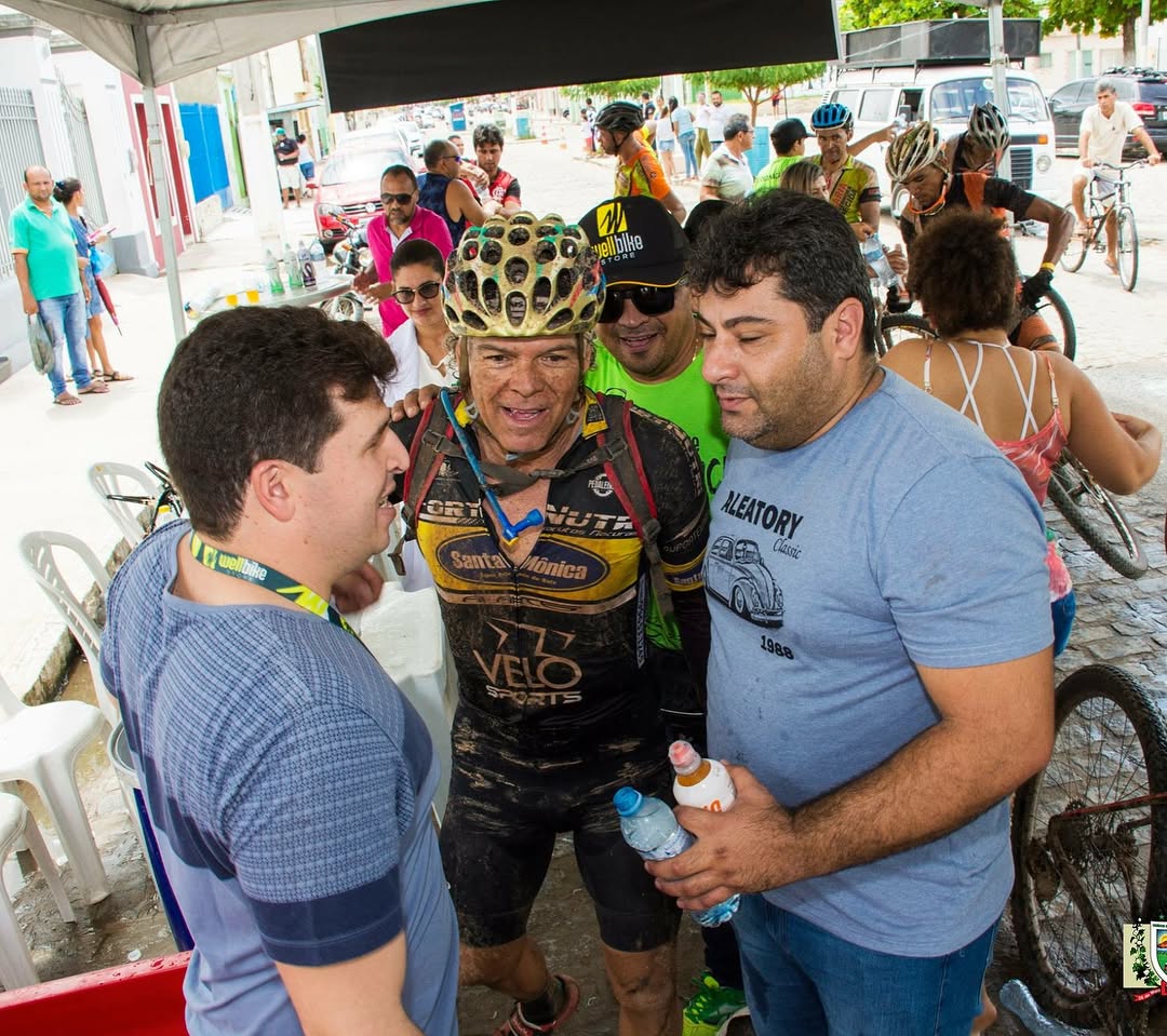 Final de semana agitado na nossa cidade! Recepcionamos os atletas participantes da 🚴🏾♂ WELL BIKE ENDURANCE 🚴🏾♂, evento ciclístico de duplas, que percorreu 240km (João Pessoa - Pilar - ITABAIANA - Salgado de São Félix - Ingá - Galante) de trilha marcada em mata cheia de desafios. A competição que durou dois dias, contou com grandes nomes do segmento, e ofereceu premiação em dinheiro para os três primeiros colocados. 📸 Confere os melhores momentos da chegada dos atletas;🖥 Saiba mais em: #SEDEC#DesejoDeRenascer#RazãoDeProsperar