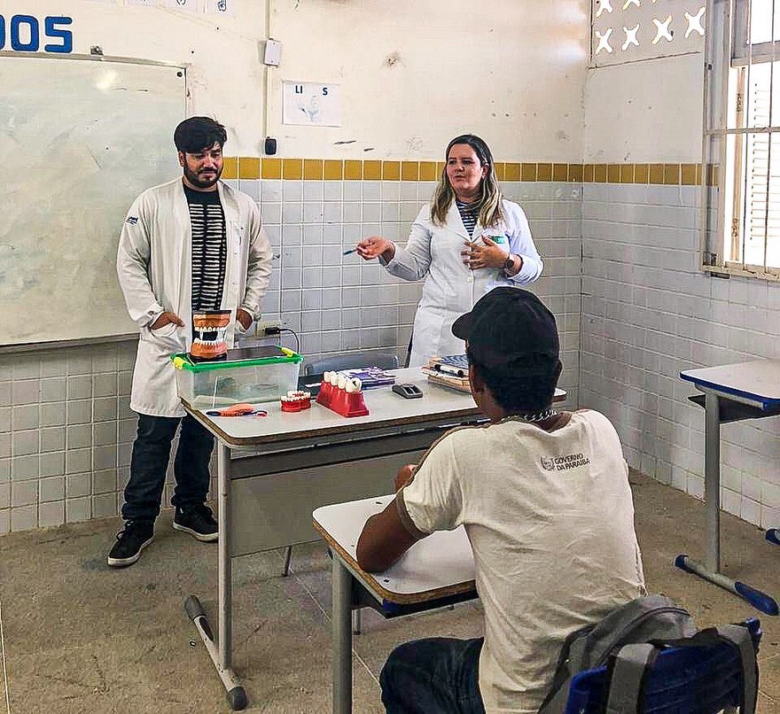 Os profissionais da Unidade de Saúde da Família - Costa e Silva, promoveram ação de promoção e prevenção de saúde bucal e sexual, com ênfase no combate ao HPV, para jovem da Rede Estadual de Ensino. Essas são ações promovidas pela Secretaria Municipal de Saúde, visando oferecer mais prevenção para nossa população! #MAISSAÚDE#PMI #TRABALHODEVERDADE