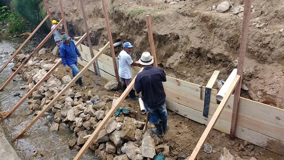 A Prefeitura Municipal de Itabaiana, através da SEDURB-Gerência de Viação e Obras, concluiu a intervenção do paredão no canal, situado na Rua Santa Cecília. Confira os registros do antes e depois da intervenção: #OTrabalhoNãoPara#DesejoDeRenascer #RazãoDeProsperar