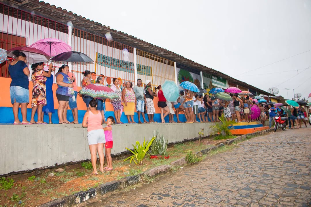 Finalizamos com sucesso mais uma tradicional entrega do peixe para a Semana Santa! Garantimos o pescado na mesa dos mais carentes 🍽. Foram 5 toneladas, distribuídas em diversos pontos locais na Zona Urbana e Rural, atendendo a necessidade de 5 mil familias. Uma ação promovida pela Secretaria Municipal de Desenvolvimento Humano e Social. SMDHS#DesejoDeRenascer#RazãoDeProsperar