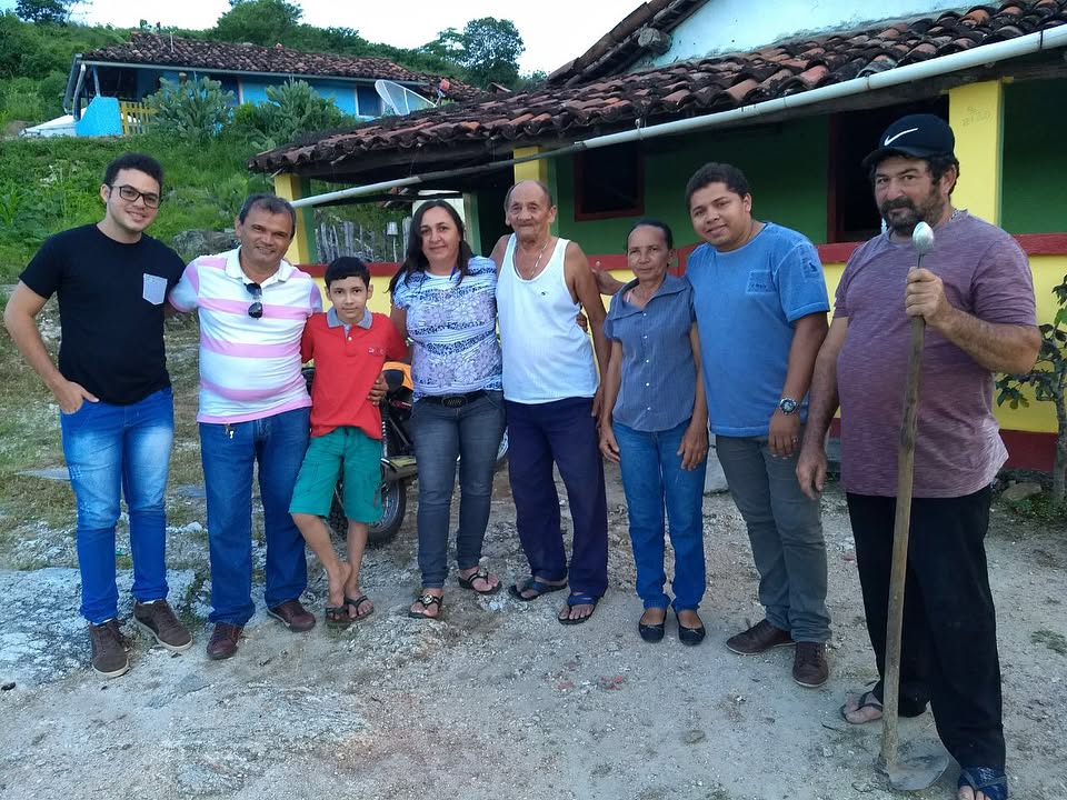 Igor, aluno da Rede Municipal de Ensino, recentemente precisou passar por uma cirurgia cardíaca, onde as condições das estrada lhe impossibilitava de estudar, hoje (04), demos continuidade ao pacote de intervenções nas estradas do Complexo de Manoel de Matos, devolvendo-lhe o direito de trafegar e chegar até a escola em segurança.#PensandoNaQualidadeDeVida#OTrabalhoNãoPara#ÉTrabalhoEmTodoLugar#DesejoDeRenascer#RazãoDeProsperar