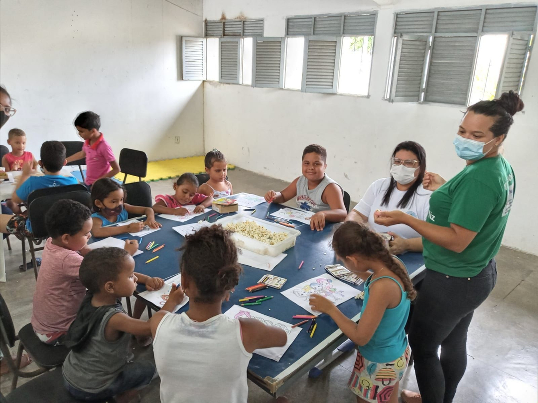 ️ Dinâmica interativa ⠀⠀🧩As crianças do programa ‘Criança Feliz’ e os idosos assistidos pelo SCFV de Itabaiana trabalharam juntos em uma dinâmica sobre o novembro azul e outros temas. Esse tipo de dinâmica serve para eles aprimorarem a criatividade e outras funções físicas e psicológicas. ⠀⠀#PMI #MAISTRABALHO #MAISPROGRESSO #ITABAIANA