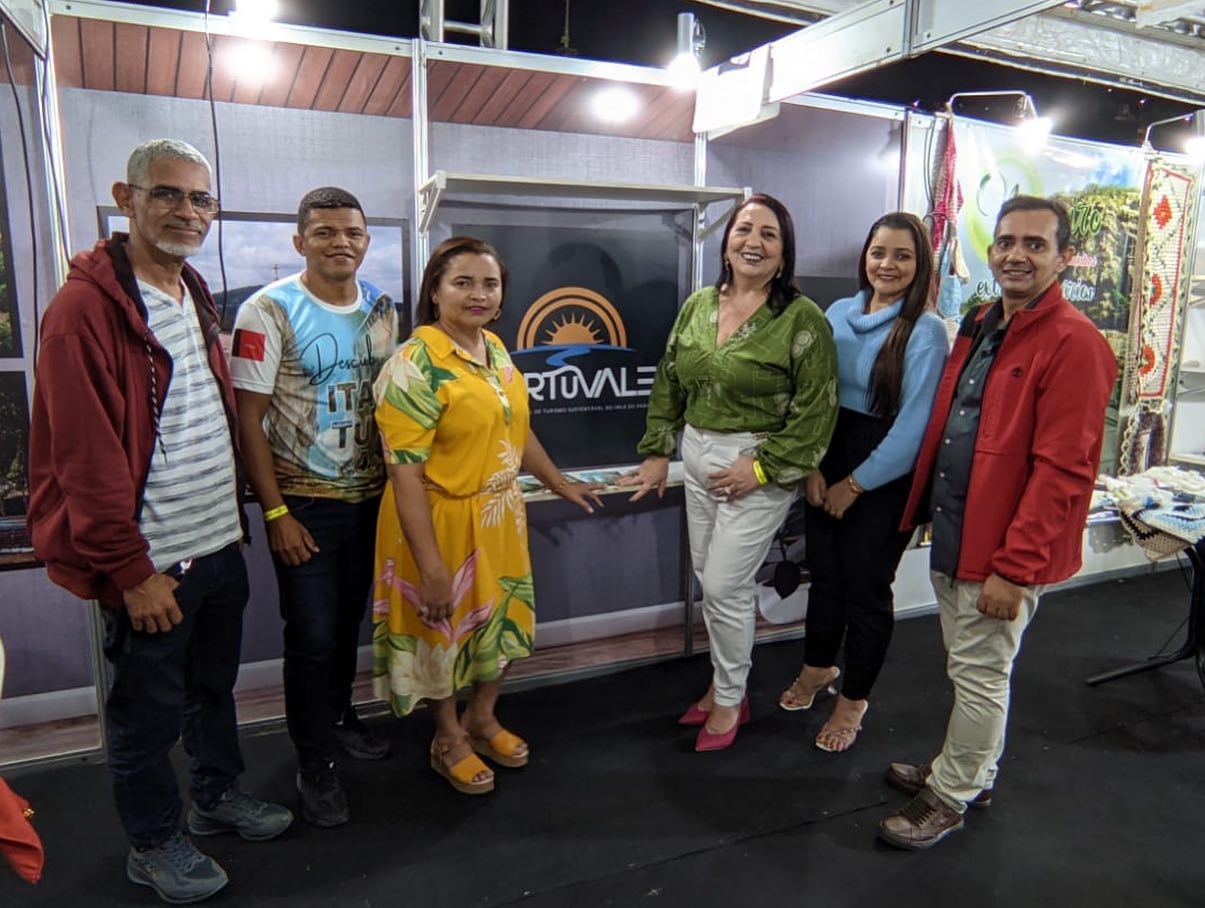 Itabaiana esteve presente na 18° RURALTUR que aconteceu de 08 a 10 de setembro na cidade de Bananeiras.Com o tema: "O Poder da Governança para o Turismo Rural Criativo e Colaborativo, Gerando Experiências e Resultados", o município participou, juntamente com as outras cidades que compõem o Fórum de Turismo do Vale do Paraíba - FORTUVALE, numa ação conjunta, trabalhando a regionalização do turismo.Socorro Almeida, Secretária de Cultura disse que a RURALTUR é uma experiência única, promovendo parcerias, experiência e aprendizado. Foram três dias de rodadas culturais, visitas técnicas e palestras, com base no turismo rural, sustentabilidade, rotas turísticas, promovendo a Governança e estratégias para o município e região. .@secult_itabaiana https://itabaiana.pb.gov.br/site/#PMI #MAISTRABALHO