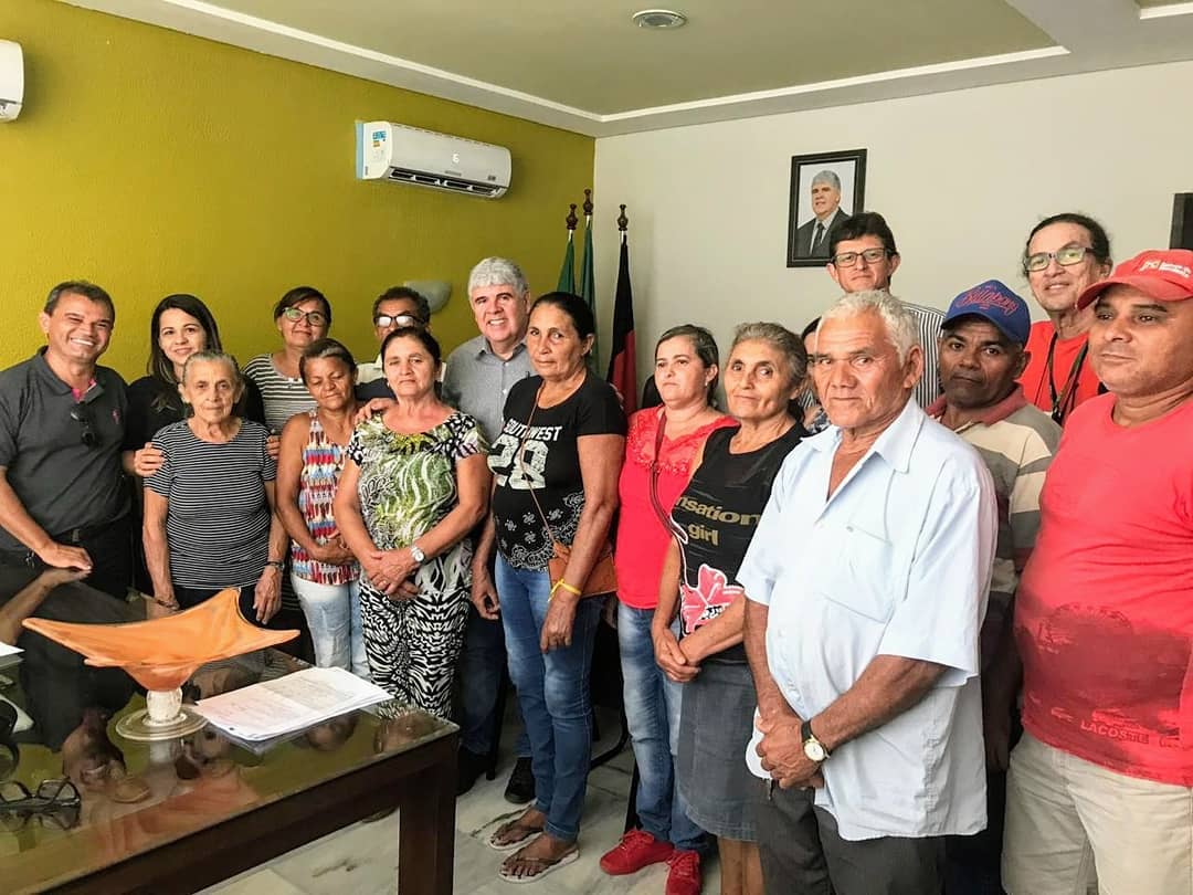 Em parceria com o Incra e a Emater-PB, tivemos ontem (04), uma reunião que celebrou o termo de assinatura dos contratos dos 4 assentamentos rurais que receberão investimentos de 200 mil reais através do crédito Fomento Mulher. Este crédito, trata-se de uma linha de benefício criado para as mulheres assentadas da reforma agrária. #MAISAGRICULTURA #PMI #TRABALHODEVERDADE