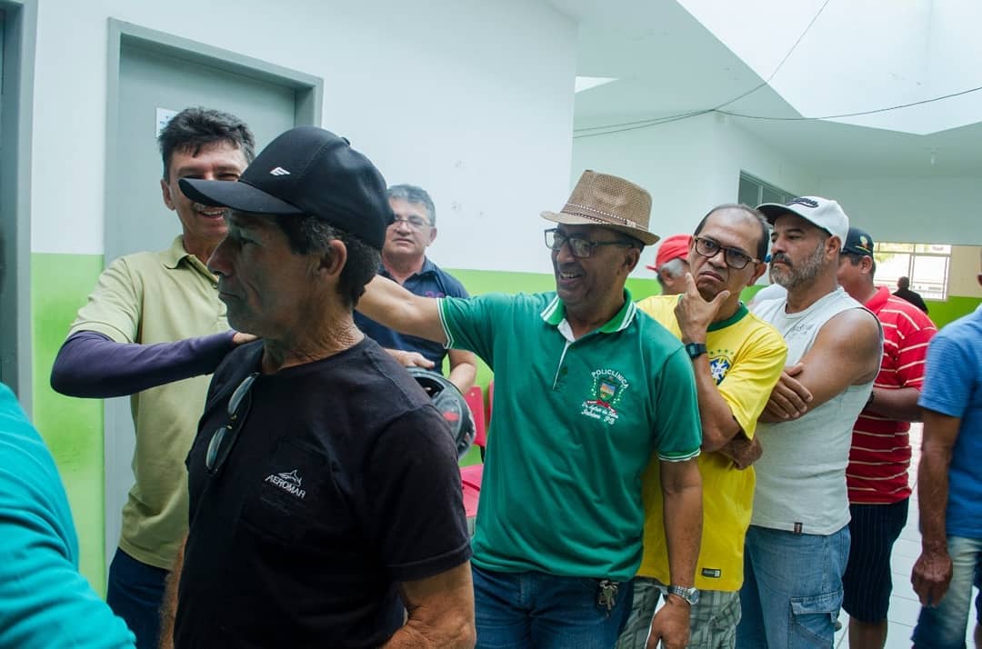 Em alusão ao Novembro Azul, a Prefeitura Municipal, através da Secretaria Municipal de Saúde, realizou na Policlínica o dia “D” de exames que detectam sintomas que sugerem problemas na próstata, com a intenção de prevenir o câncer em homens. O responsável pelos exames foi o médico urologista Dr. Flávio Pessoa. Durante a ação, foi possível esclarecer dúvidas acerca dos sintomas e também sobre o tratamento da doença. Sempre lembrando sobre a importância da prevenção e realização destes exames, sem preconceitos.