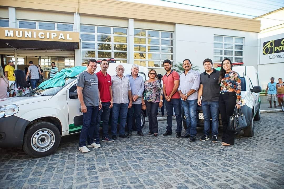 Maais DUAS AMBULÂNCIAS 0KM, para os Itabaianenses! Adquiridas com o convênio firmado com o Ministério da Saúde, investimento que ultrapassa os 168 mil reais. Com esta aquisição, entregue nesta tarde a Secretaria Municipal de Saúde, somamos 09 veículos própios que a Gestão #TRABALHODEVERDADE entrega a população.E já adiantamos que nos próximos dias, teremos muito mais! Saiba mais sobre em: http://itabaiana.pb.gov.br/site/#MAISSAÚDE#PMI #TRABALHODEVERDADE