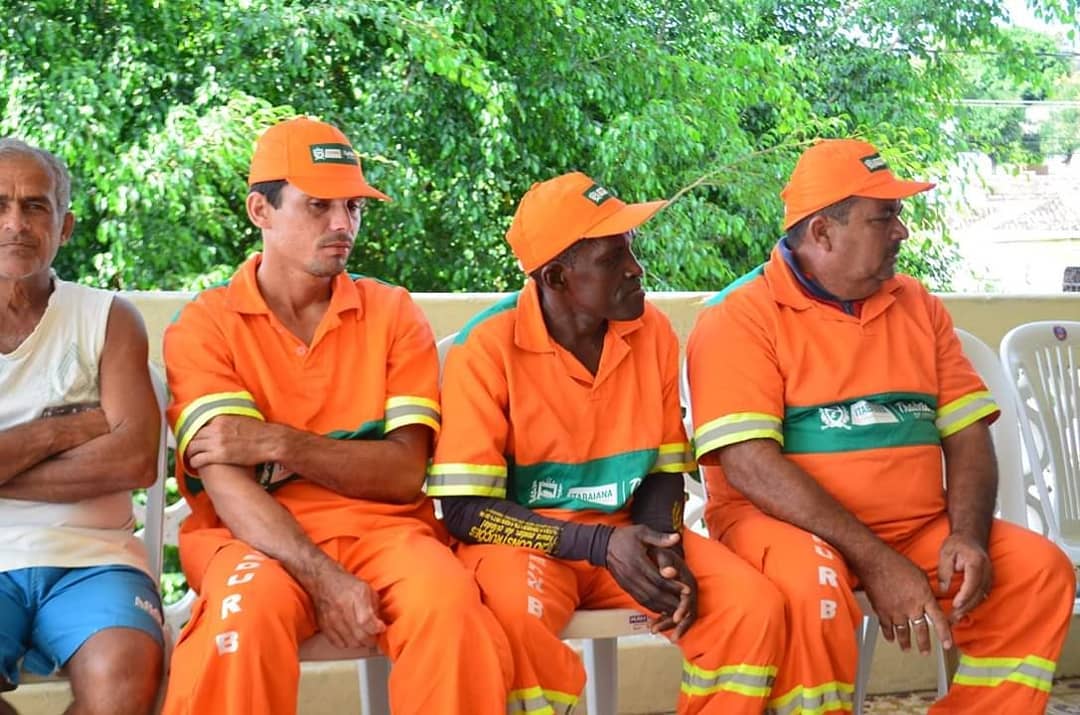 16 de Maio - Dia do Gari!Celebramos o momento, proporcionando a este bravos trabalhadores uma manhã diferente, uma roda de conversa com o Prefeito Dr. Lúcio Flávio, e um delicioso e reforçado café da manhã. A todos os servidores que fazem parte da limpeza urbana da nossa Itabaiana, o nosso muito o-b-r-i-g-a-d-o por toda dedicação e carinho com nossa cidade! #DIADOGARI#PMI #TRABALHODEVERDADE