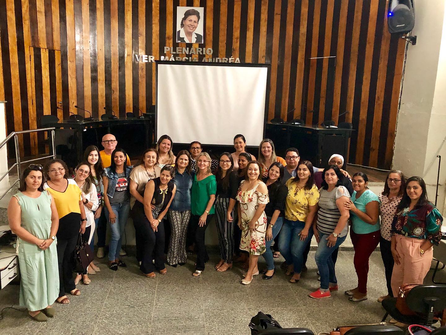 Maais capacitação para nossos profissionais! Hoje, a Equipe de Enfermagem que forma a Atenção Básica Municipal, teve a oportunidade de participar da Capacitação em Feridas e Curativos, ministrado pela Enfermeira Especialista em Dermatologia Vera Ribeiro, objetivando um trabalho em conjunto com a Comissão de Pele para prevenção e tratamento de feridas em domicílio. Mais uma ação da Secretaria Municipal de Saúde, para ofertar uma assistência de excelência e continuada a nossa população! #MAISSAUDE#PMI #TRABALHODEVERDADE