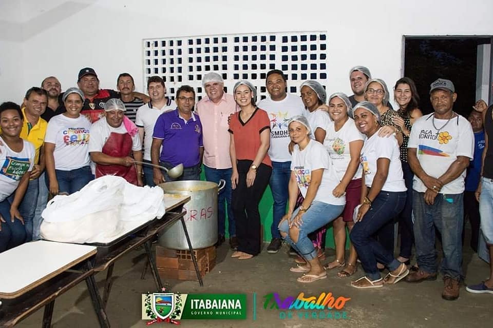 Neste final de semana, fomos até o Alto da Boa Esperança realizar a distribuição do Sopão Solidário, programa da Secretaria de Desenvolvimento Humano e Social. Além da distribuição das sopas, tivemos palestras e dinâmicas. O ato contou também com a presença do prefeito, Dr. Lúcio Flávio, e da secretária de Desenvolvimento Humano e Social, Amanda Virgínia. #PMI #MAISAÇÃO #TRABALHODEVERDADE