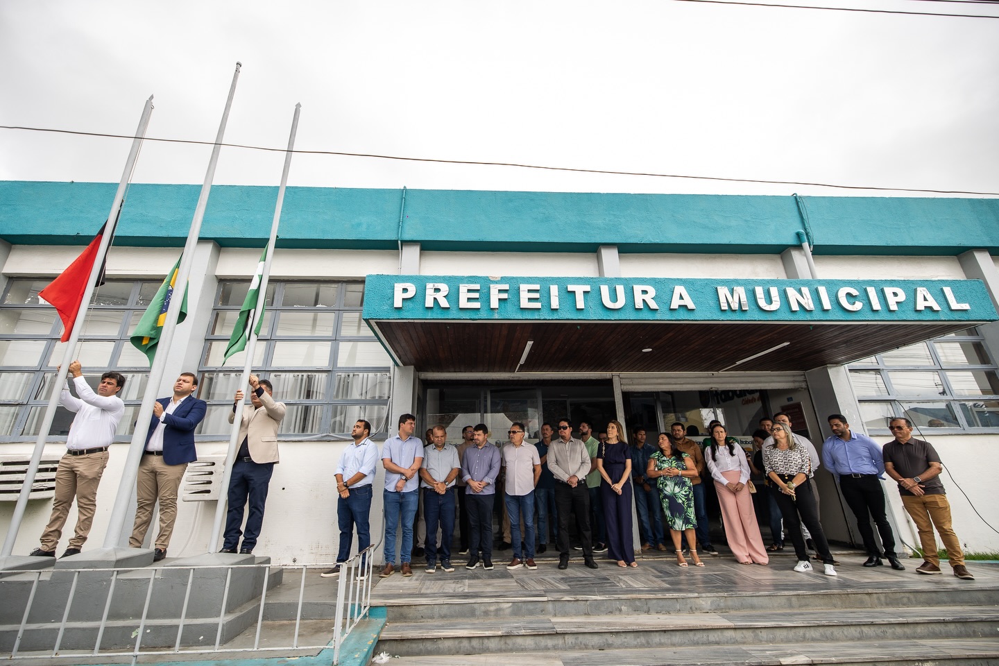 #ATOSOLENE Terça-feira de muita festa para nossa gente, são 135 anos da nossa amada ITABAIANA! 🤩 Iniciamos o dia com o momento cívico na sede da Prefeitura, o hasteamento das bandeiras e a entrega de novos veículos para a agricultura, saúde e educação, que agora compõe a nossa frota municipal. Na oportunidade, o Prefeito @jclaudio_neto, realizou uma prestou contas a população, referente a trabalho prestado pela administração pública, nesses 17 meses. O time é forte e a palavra de ordem é #TRABALHO! .#CIDADEDOTRABALHO