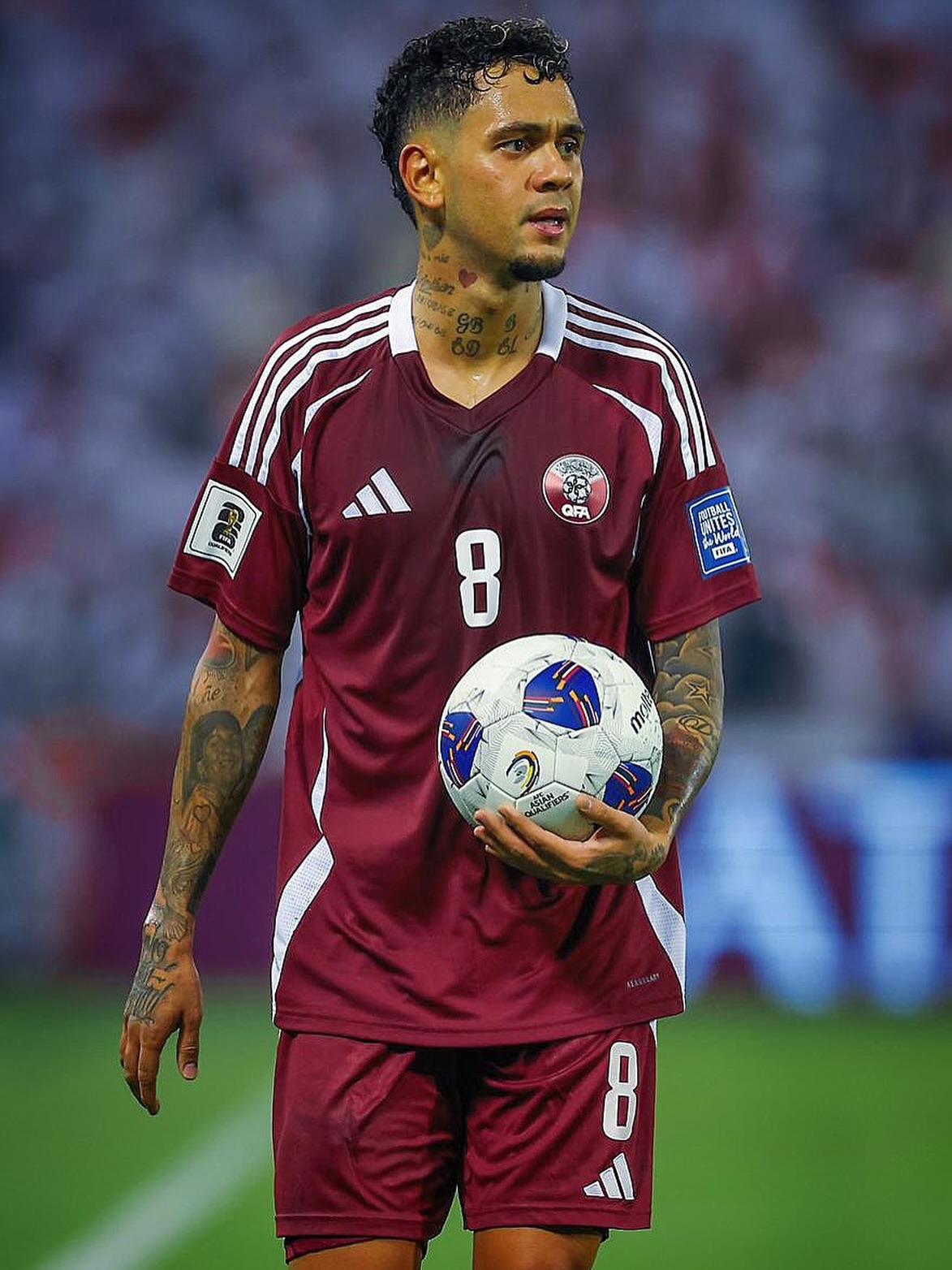 É muita emoção, Itabaiana! 🤩Ídolo no Catar, orgulho de Itabaiana: @edmilsonjunior22 realiza o sonho da família na Copa do Mundo. Nascido na Bélgica e com raízes na Rainha do Vale do Paraíba, meia-atacante adotou o país do Oriente Médio, onde joga desde 2018.A 10 mil quilômetros de Doha, Itabaiana vai ser um “consulado” do Catar no Brasil durante a Copa. Desejamos toda sorte e tenha a certeza que toda Itabaiana tem orgulho e estará torcendo por você! 🇶🇦.#CIDADEDOTRABALHO